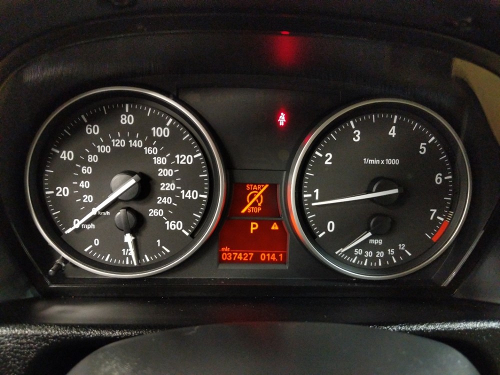 2015 BMW X1 - Odometer Close Up