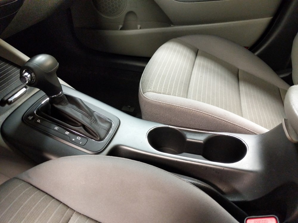 2016 Kia Forte - Center Console/Cup Holders