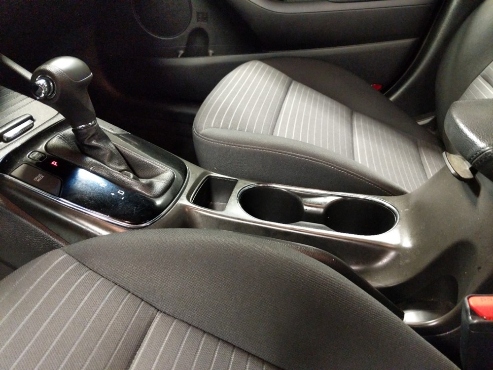 2017 Kia Forte - Center Console/Cup Holders