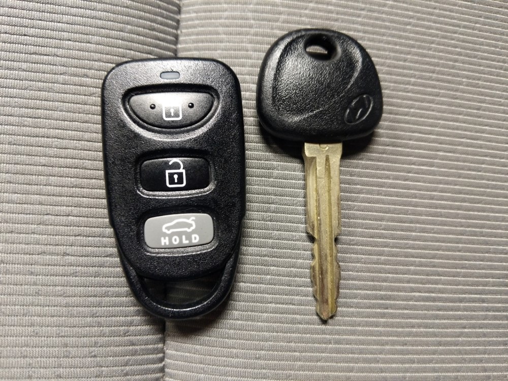 2017 Hyundai Elantra - Keys