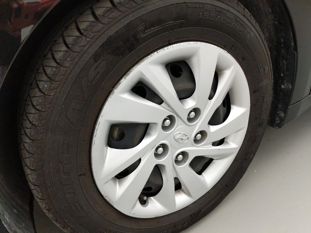 2017 Hyundai Elantra - Wheel
