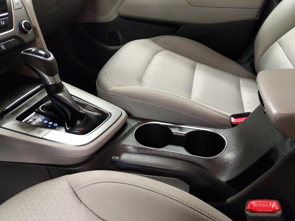2017 Hyundai Elantra - Center Console/Cup Holders