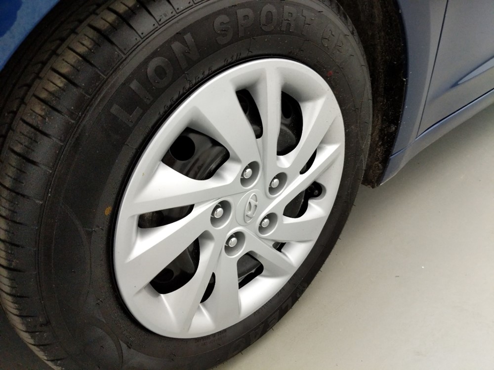 2017 Hyundai Elantra - Wheel