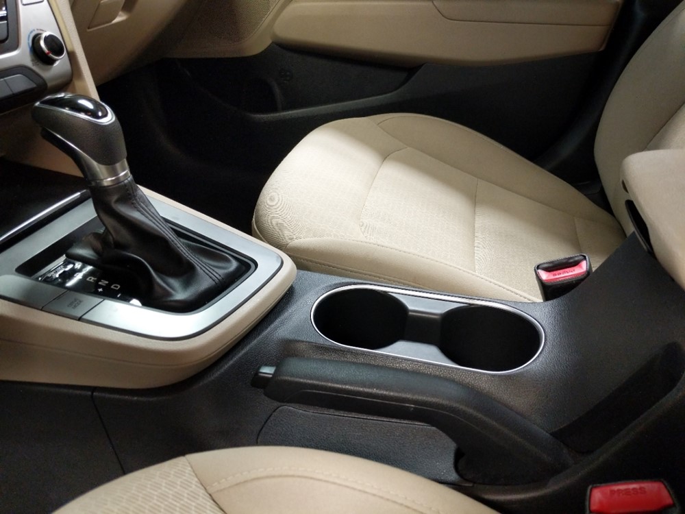 2017 Hyundai Elantra - Center Console/Cup Holders