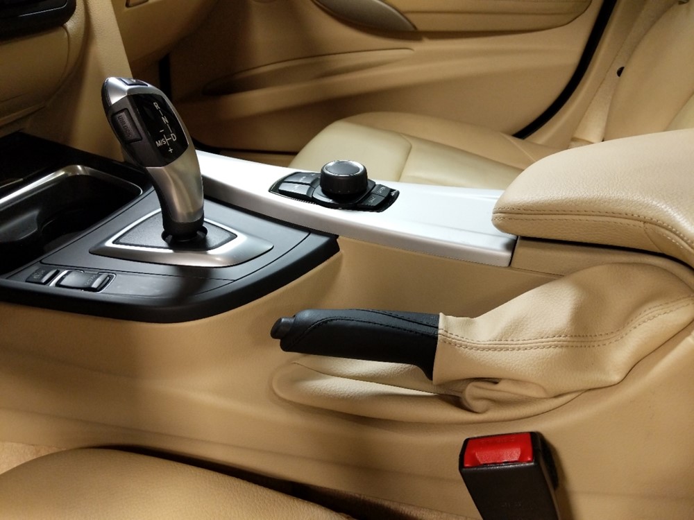 2013 BMW 328i - Center Console/Cup Holders