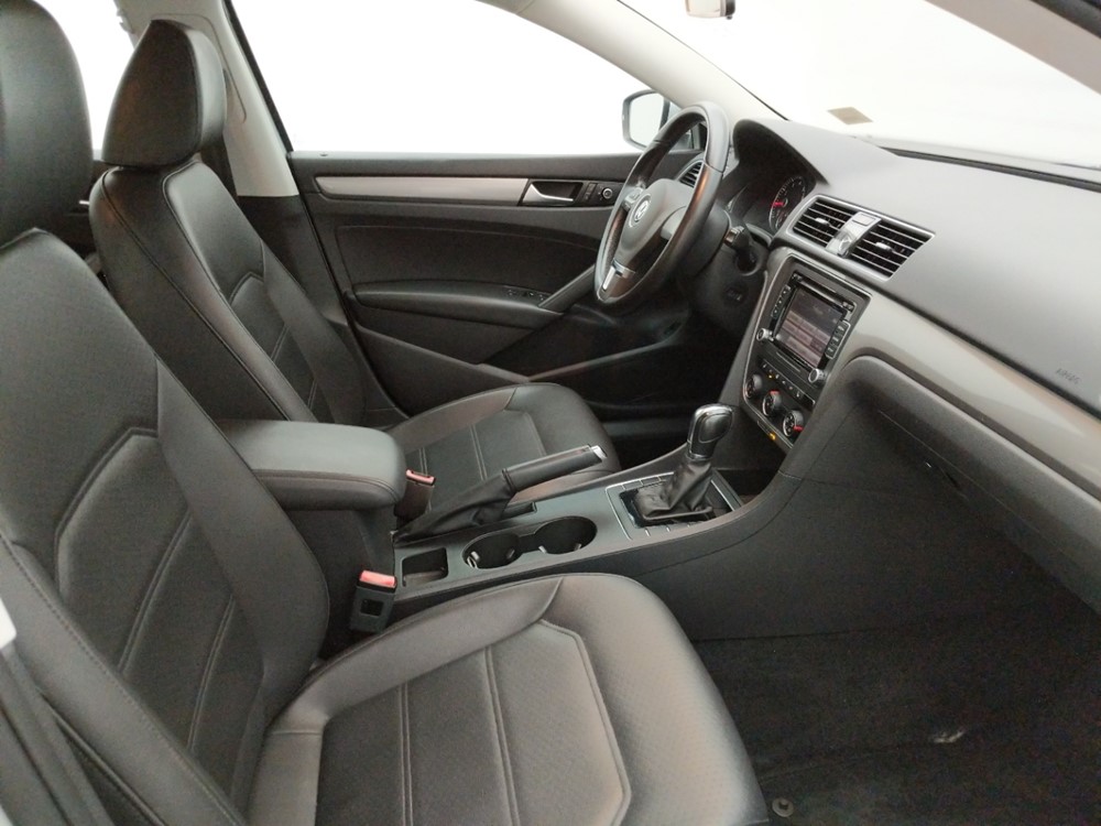 2015 Volkswagen Passat - Passenger Front Seat