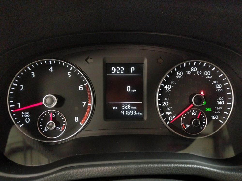 2015 Volkswagen Passat - Odometer Close Up