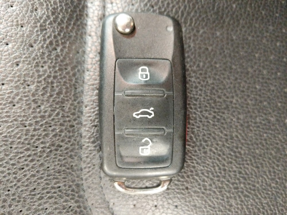 2015 Volkswagen Passat - Keys