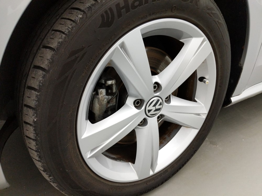 2015 Volkswagen Passat - Wheel