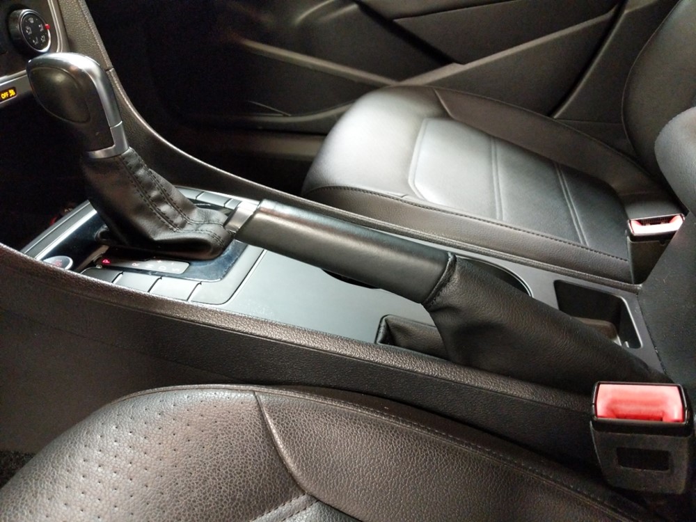 2015 Volkswagen Passat - Center Console/Cup Holders