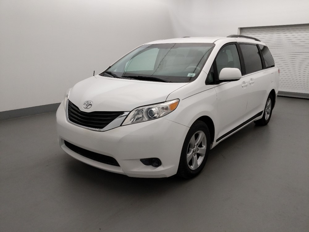 Used 2012 Toyota Sienna Driver Front Bumper