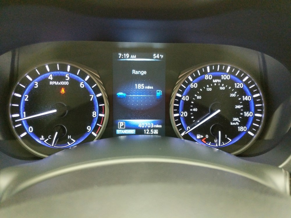 2015 INFINITI Q50 - Odometer Close Up