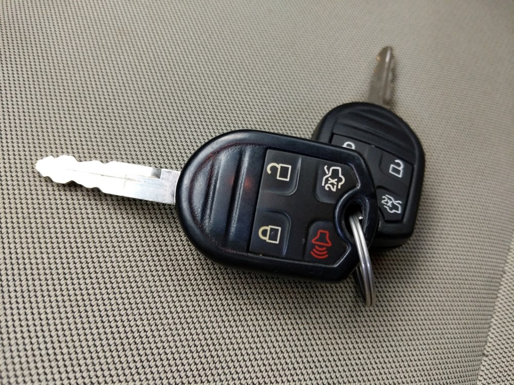 2016 Ford Taurus - Keys