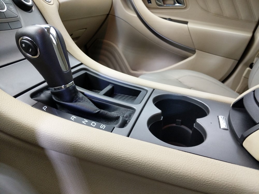 2016 Ford Taurus - Center Console/Cup Holders