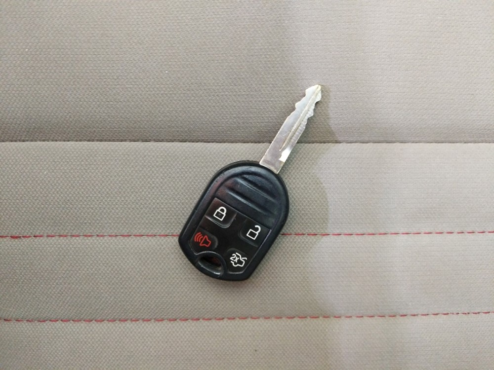 2012 Ford Taurus - Keys