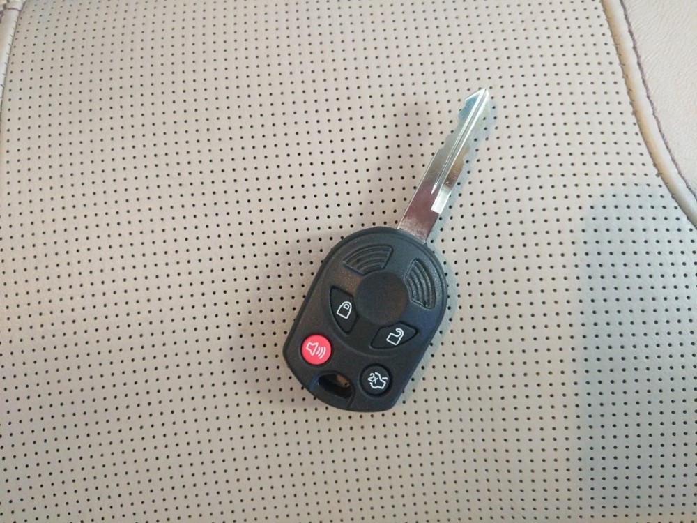 2010 Ford Taurus - Keys