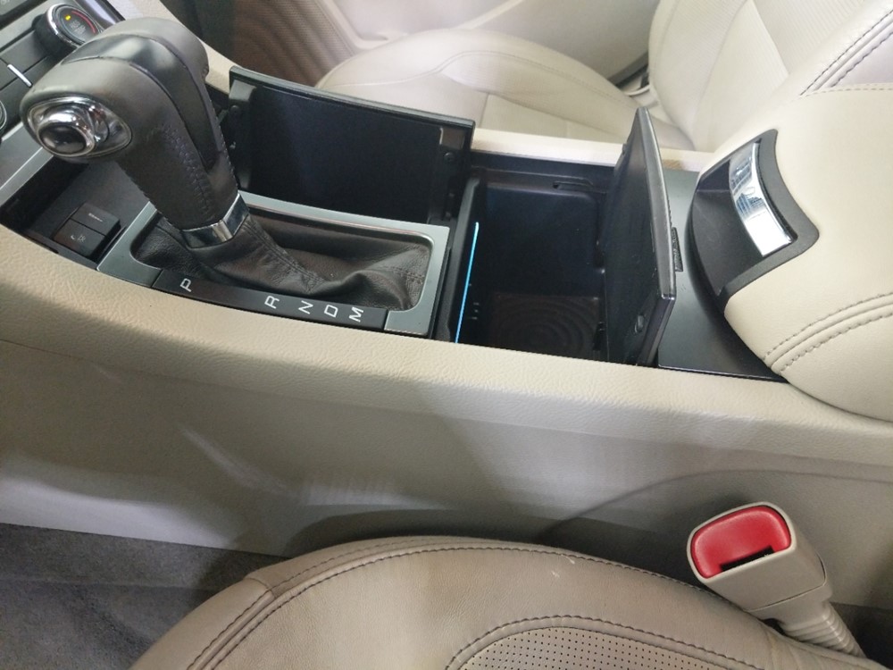 2010 Ford Taurus - Center Console/Cup Holders