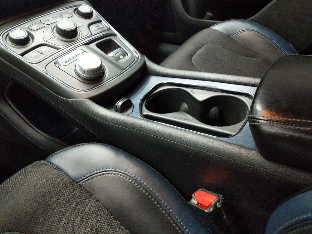 2016 Chrysler 200 - Center Console/Cup Holders