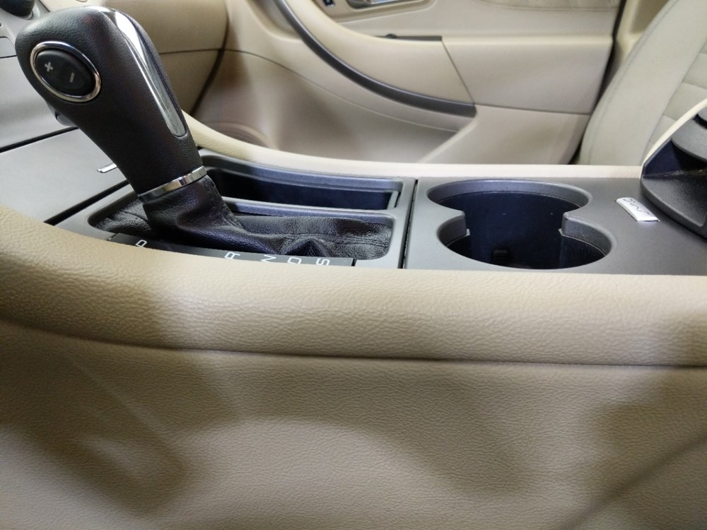 2015 Ford Taurus - Center Console/Cup Holders
