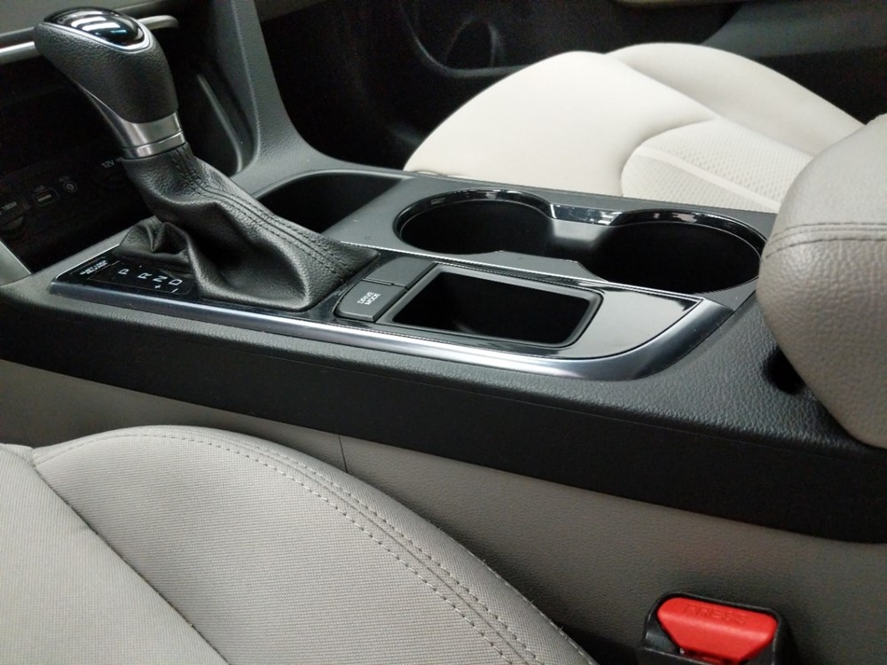 2017 Hyundai Sonata - Center Console/Cup Holders