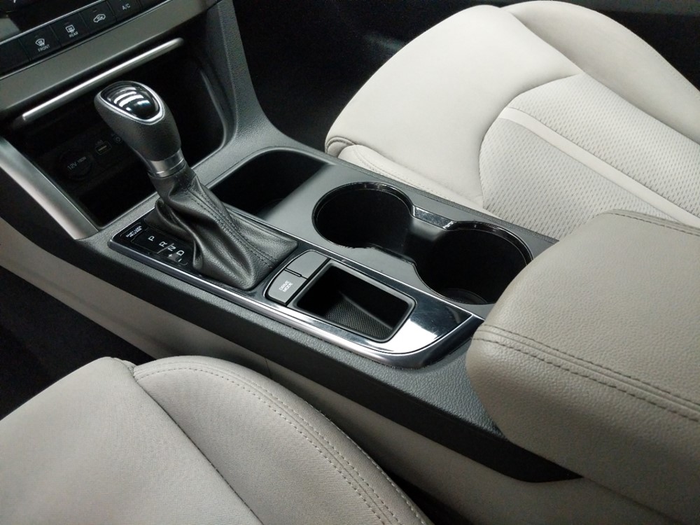 2017 Hyundai Sonata - Center Console/Cup Holders