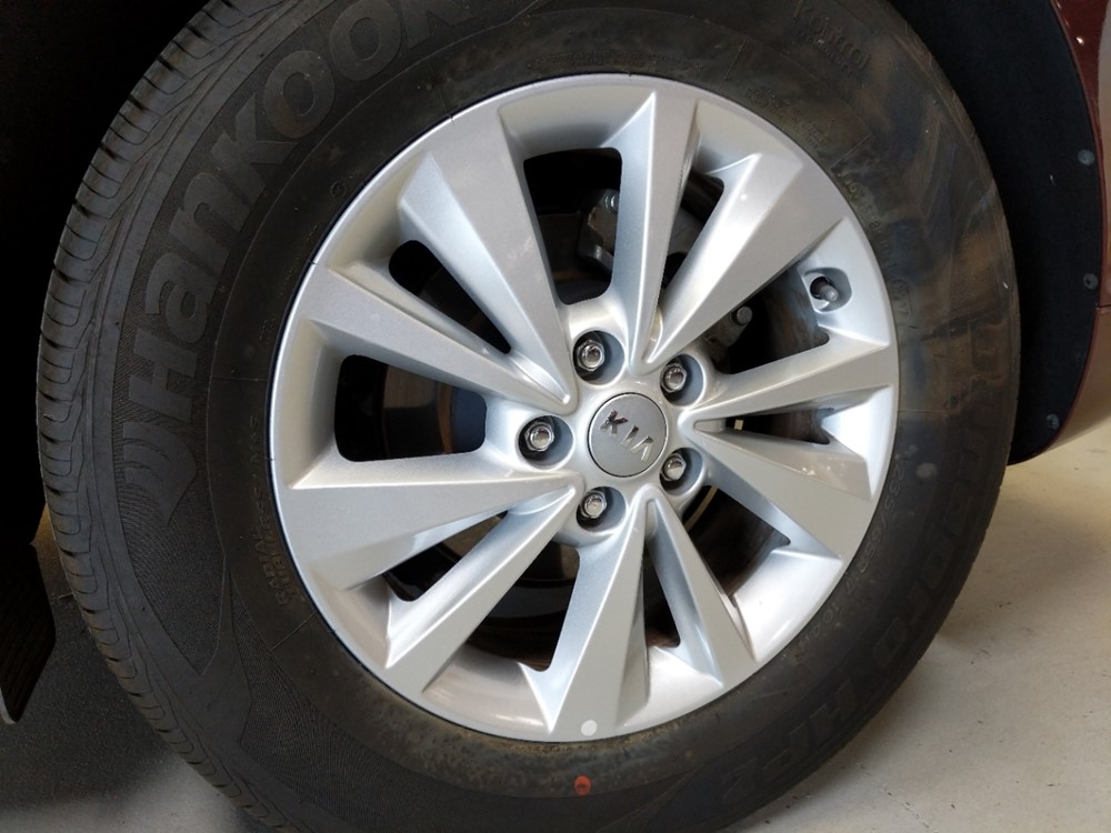 2018 Kia Sedona - Wheel