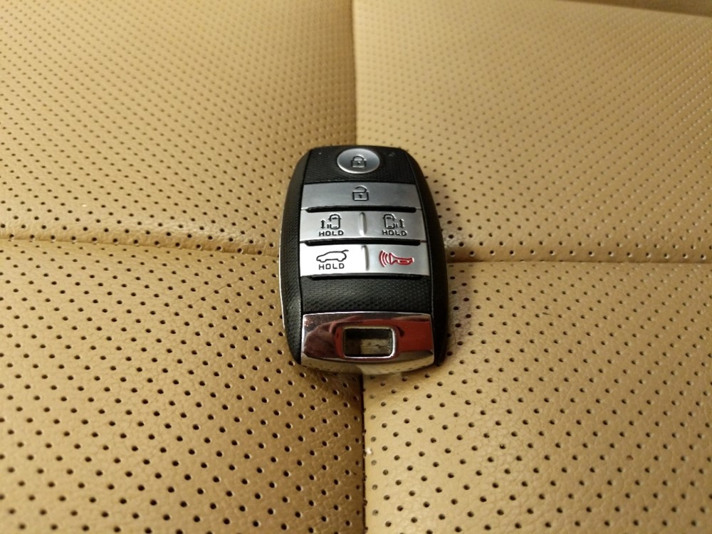 2018 Kia Sedona - Keys