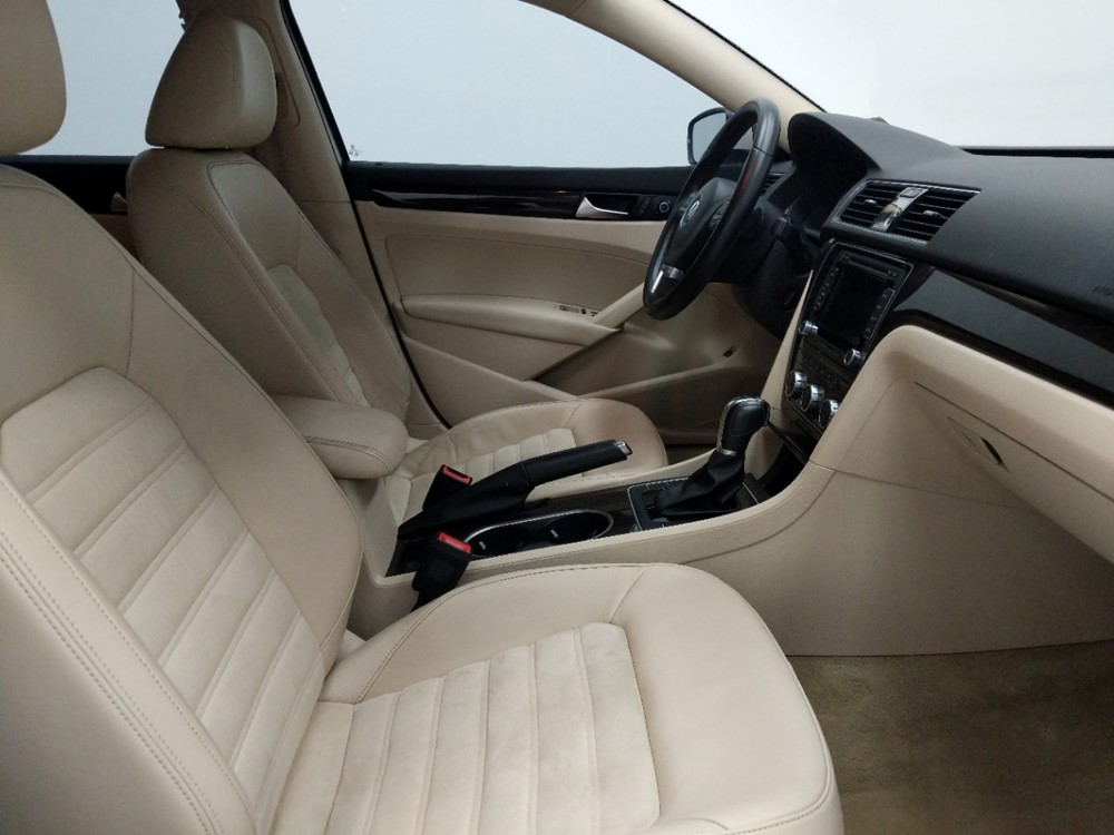 2014 Volkswagen Passat - Passenger Front Seat