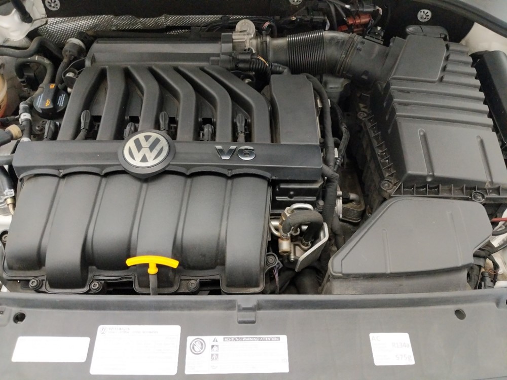 2014 Volkswagen Passat - Engine