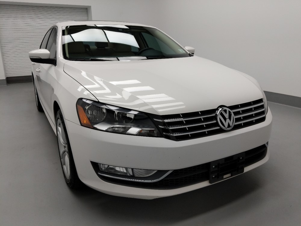 2014 Volkswagen Passat - Passenger Front Hood