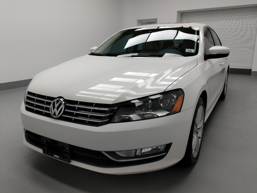 2014 Volkswagen Passat - Driver Front Hood