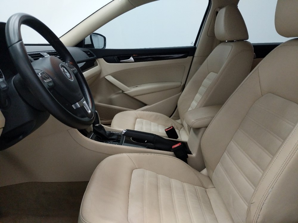 2014 Volkswagen Passat - Driver Front Seat
