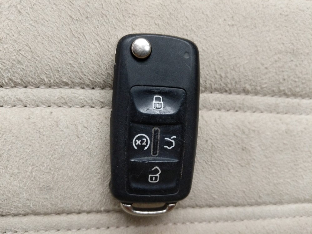 2014 Volkswagen Passat - Keys