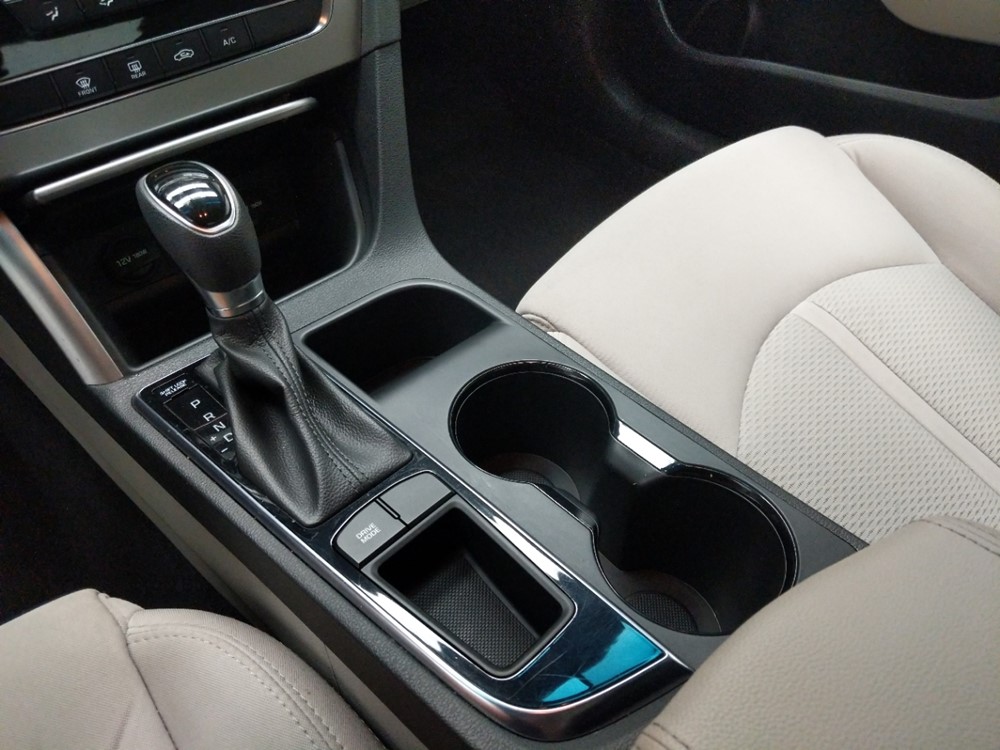 2017 Hyundai Sonata - Center Console/Cup Holders
