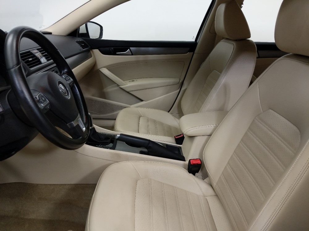 2015 Volkswagen Passat - Driver Front Seat