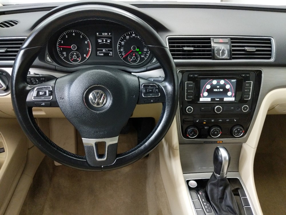 2015 Volkswagen Passat - Driver Dash