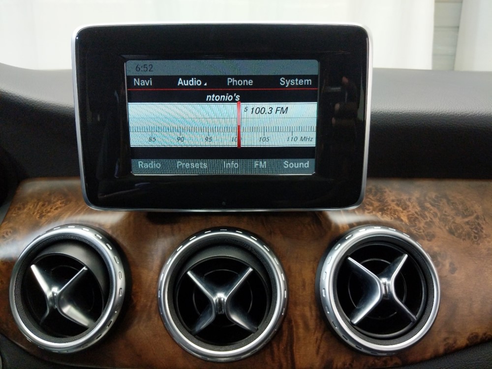 2015 Mercedes-Benz GLA250 - Stereo Package