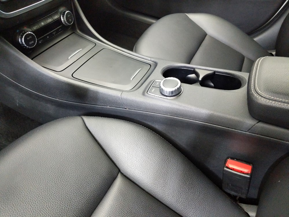 2015 Mercedes-Benz GLA250 - Center Console/Cup Holders
