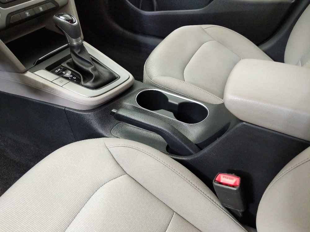 2017 Hyundai Elantra - Center Console/Cup Holders