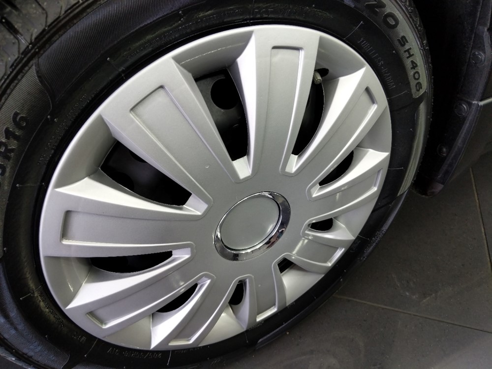 2014 Nissan Sentra - Wheel