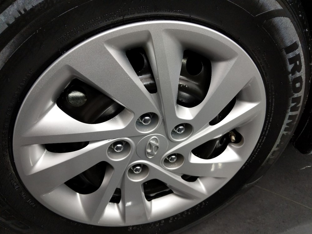 2017 Hyundai Elantra - Wheel