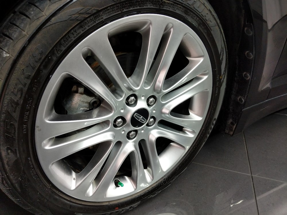 2015 Lincoln MKZ - Wheel