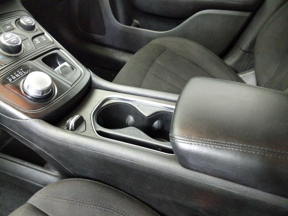 2016 Chrysler 200 - Center Console/Cup Holders