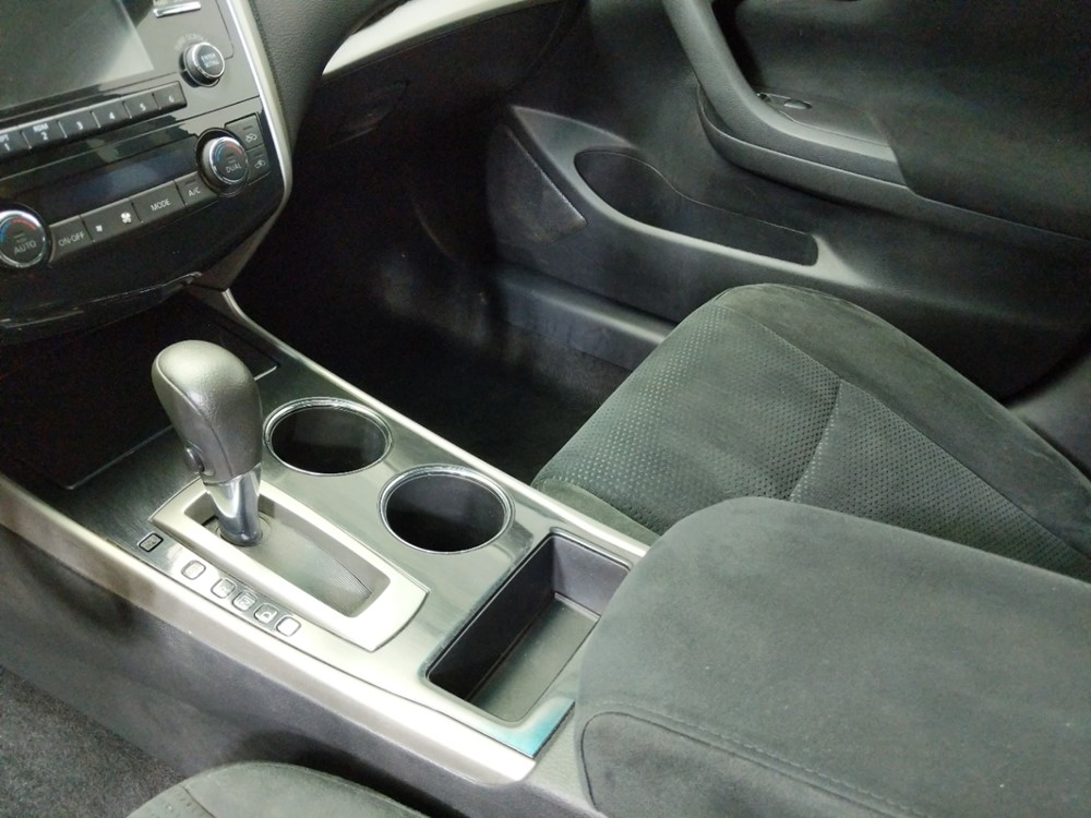 2014 Nissan Altima - Center Console/Cup Holders