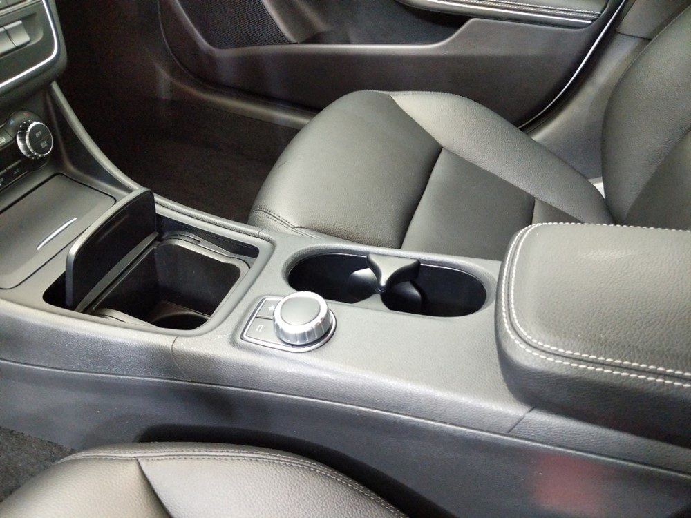 2015 Mercedes-Benz CLA250 - Center Console/Cup Holders