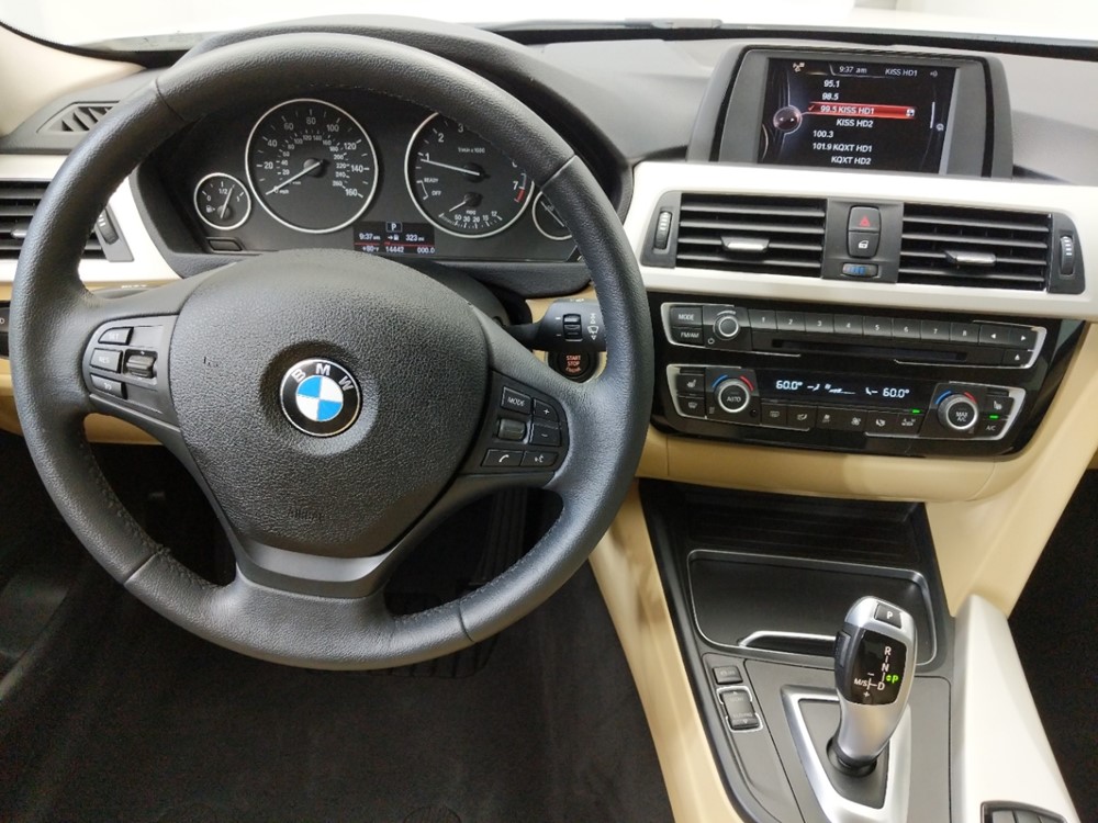 2017 BMW 320i - Driver Dash