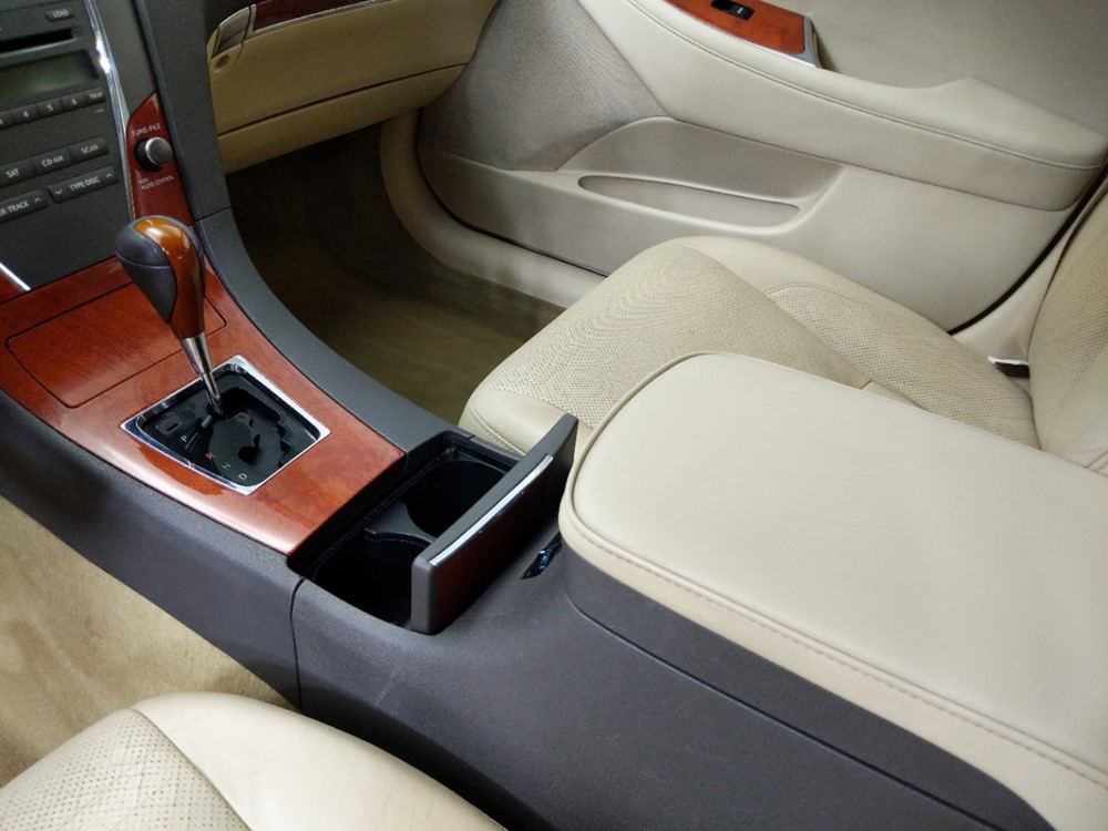 2011 Lexus ES 350 - Center Console/Cup Holders