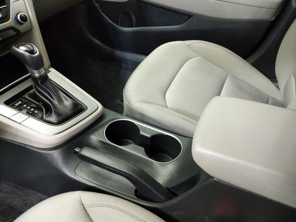2017 Hyundai Elantra - Center Console/Cup Holders