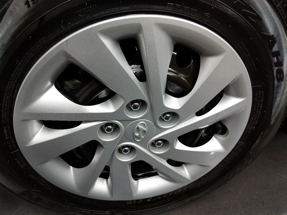 2017 Hyundai Elantra - Wheel