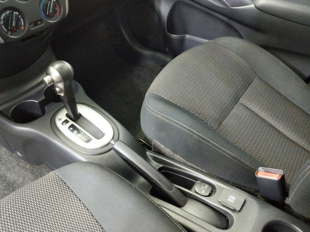 2016 Nissan Versa - Center Console/Cup Holders